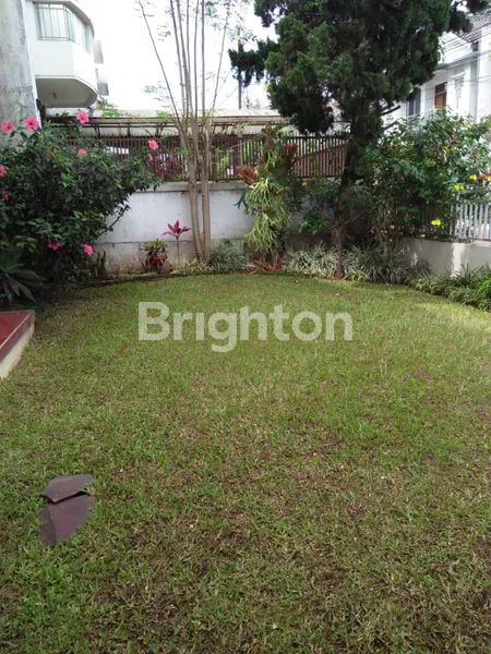 image RUMAH 2 LANTAI DI VILLA CIPAKU, HALAMAN LUAS & UDARA SEJUK (7)