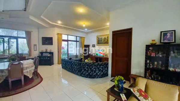image RUMAH 2 LANTAI DI VILLA CIPAKU, HALAMAN LUAS & UDARA SEJUK (8)
