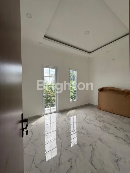 image RUMAH DI PONDOK INDAH VETERAN JAKARTA SELATAN – LT 90 M², LB 225 M², 2 KT, AKSES TOL DEKAT, HARGA 5 M (6)