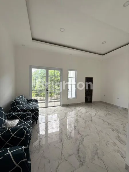 image RUMAH DI PONDOK INDAH VETERAN JAKARTA SELATAN – LT 90 M², LB 225 M², 2 KT, AKSES TOL DEKAT, HARGA 5 M (2)