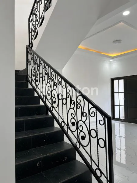 image RUMAH BARU DENGAN DESAIN MODEREN  (2)