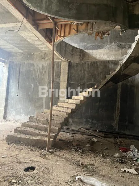 image RUMAH MEWAH 3 LANTAI DI CEMARA ASRI, LT 300M² (1)