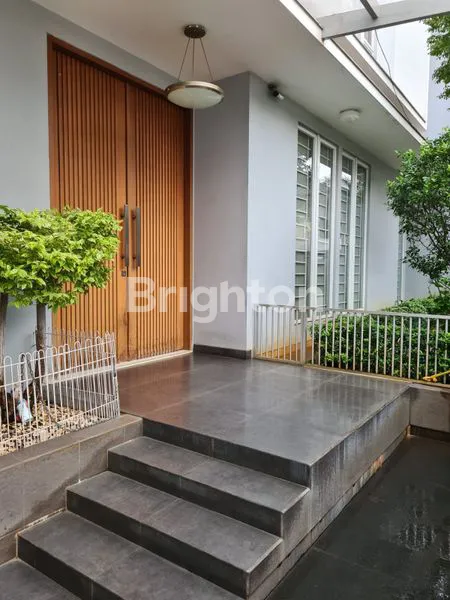 image RUMAH MEWAH 2 LANTAI SHM DI CEMPAKA PUTIH TENGAH (2)