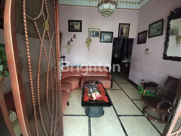 image RUMAH SECOND LT 990M2 DI CIPUTAT - SHM HADAP SELATAN - COCOK UNTUK HUNIAN, KANTOR & KONTRAKAN (3)