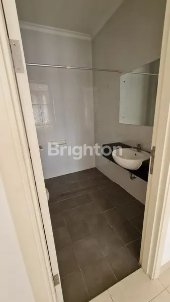 image DISEWAKAN RUMAH SIAP HUNI DI CANARY RESIDENCE, KAWASAN THE SPRINGS GADING SERPONG. (4)