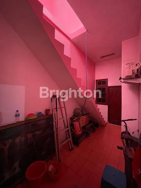 image RUKO 2 LANTAI STRATEGIS, LEBAR 10, ADA TEMPAT PARKIR LUAS, NOL JALAN RAYA GKB, PUSAT KULINER & BISNIS, MANYAR, GRESIK KOTA BARU (5)