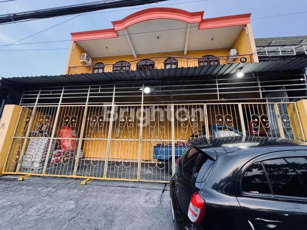 image RUKO 2 LANTAI STRATEGIS, LEBAR 10, ADA TEMPAT PARKIR LUAS, NOL JALAN RAYA GKB, PUSAT KULINER & BISNIS, MANYAR, GRESIK KOTA BARU (1)