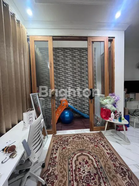 image RUMAH MEWAH 2 LANTAI DI KOMPLEK DPR RI, LT 123M² (3)