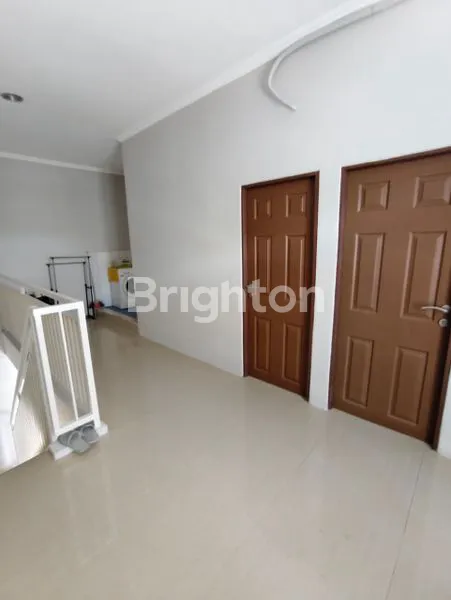 image RUMAH MINIMALIS 2 LANTAI PUTRA BANGSA RUNGKUT DEKAT MERR DAN UPN (2)