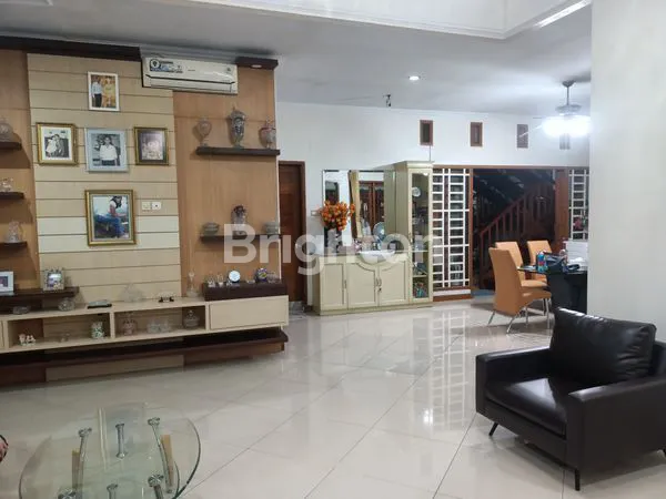 image RUMAH MEWAH DI TAMAN GALAXY BEKASI (4)