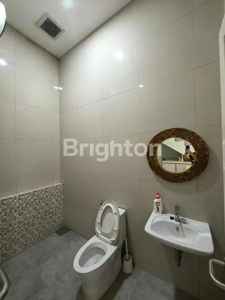 image RUMAH CANTIK 3 LANTAI DI UBUD LIPPO KARAWACI TANGERANG  (6)