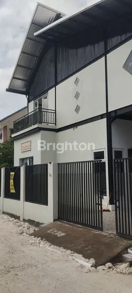 image RUMAH MEWAH 2 LANTAI DI JL. HANG TUAH RENON – LOKASI PREMIUM, SIAP HUNI (1)