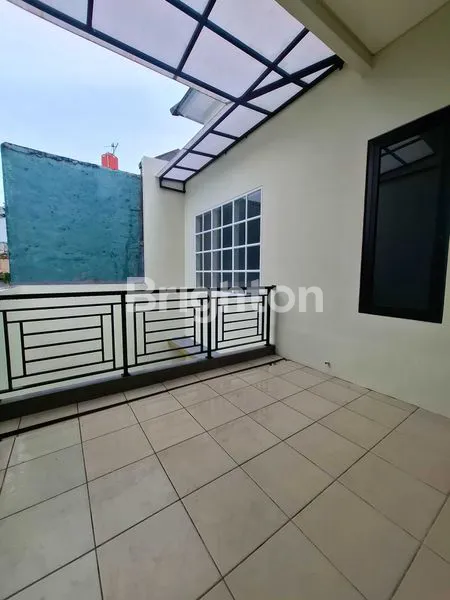 image DIJUAL RUMAH 2 LANTAI SIAP HUNI, TEMPAT STRATEGIS DI KOTA WISATA CIBUBUR (8)