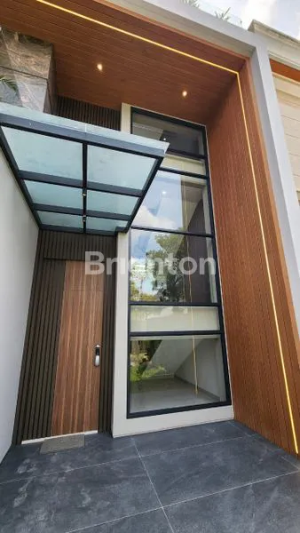 image RUMAH BARU MEWAH DI WOODLAND CITRALAND SURABAYA BARAT (2)