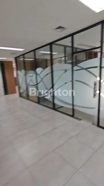 image OFFICE SPACE FITTED RAPI DAN CANTIK THE SMITH ALAM SUTERA (2)