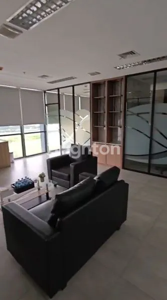 image OFFICE SPACE FITTED RAPI DAN CANTIK THE SMITH ALAM SUTERA (3)