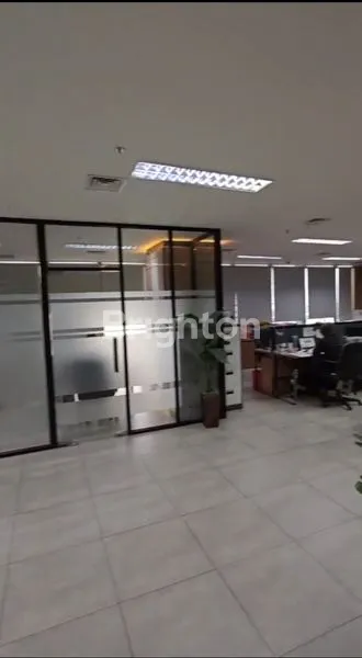 OFFICE SPACE FITTED RAPI DAN CANTIK THE SMITH ALAM SUTERA