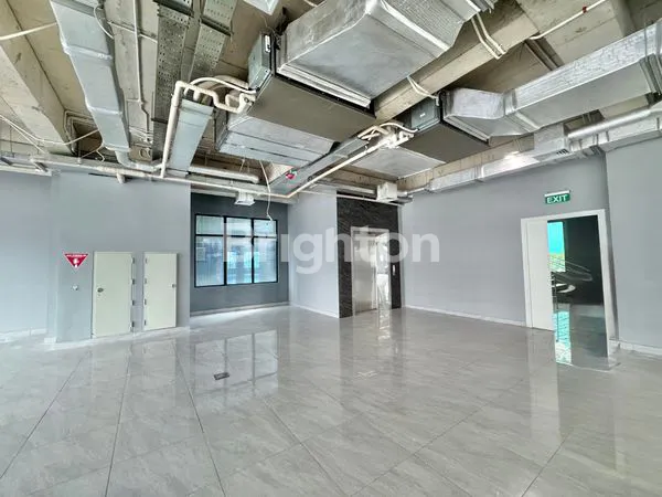 image GEDUNG DILALUI TRANSJAKARTA DI PINGGIR JALAN PANJANG RAYA DEKAT SUNRISE GARDEN DAN GREEN GARDEN JAKARTA BARAT (2)