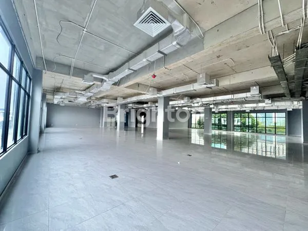 image GEDUNG DILALUI TRANSJAKARTA DI PINGGIR JALAN PANJANG RAYA DEKAT SUNRISE GARDEN DAN GREEN GARDEN JAKARTA BARAT (3)