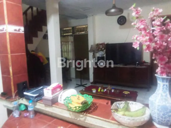 image RUMAH 2 LANTAI SIAP HUNI – LOKASI STRATEGIS DEPOK (5)