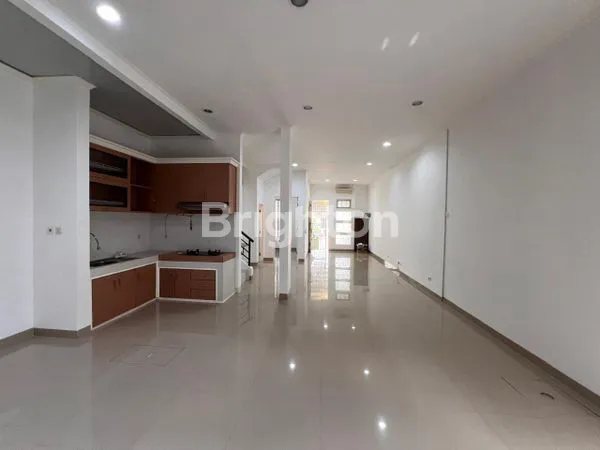 image RUMAH DI SEWA SIAP HUNI TOPAZ GADING SERPONG TANGERANG (7)