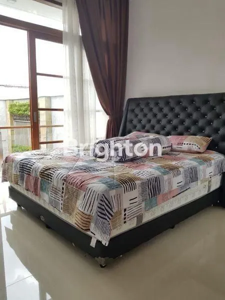 image DISEWAKAN RUMAH MEWAH – PONDOK PEKAYON INDAH, BEKASI FULL FURNISH • TINGGAL BAWA KOPER • LOKASI PREMIUM (3)
