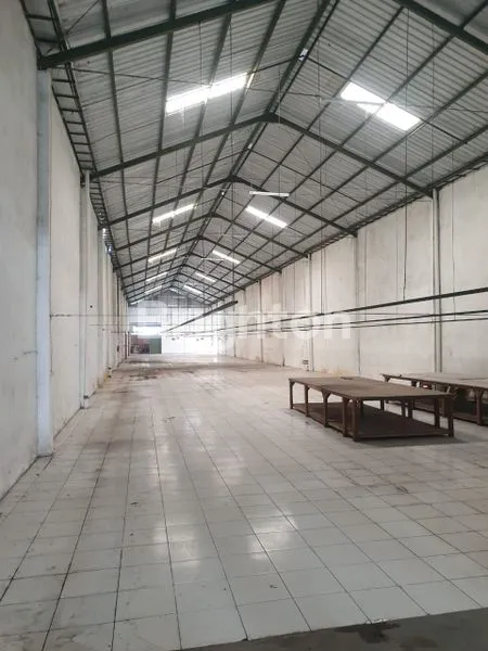 GUDANG AKSES CONTAINER 40 FEET TEPI JALAN RAYA