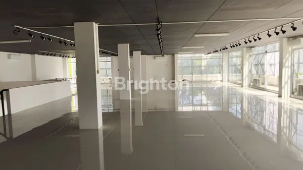 image GEDUNG 4 LT SIAP PAKAI LOKASI SUPER STRATEGIS JANTUNG KOTA SURABAYA (1)