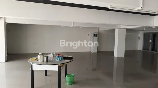 image GEDUNG 4 LT SIAP PAKAI LOKASI SUPER STRATEGIS JANTUNG KOTA SURABAYA (3)