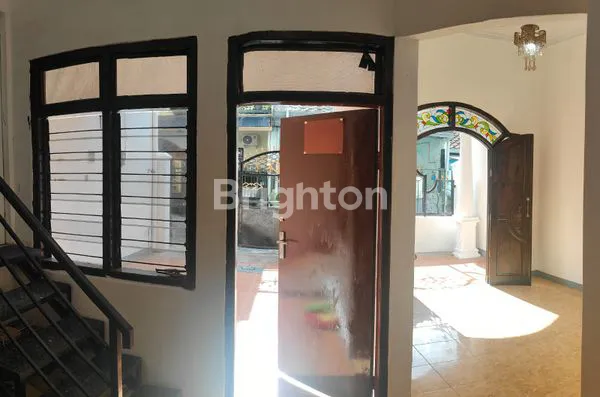 image HUNIAN NYAMAN 2 LANTAI, DEKAT UNAIR & UWM (2)