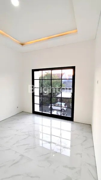 image RUMAH BARU 2LANTAI MINIMALIS MODERN MURAH DI RUNGKUT ASRI (7)
