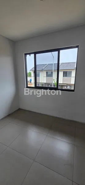 image RUMAH SIAP HUNI 2 LANTAI DI PARK SERPONG  (8)