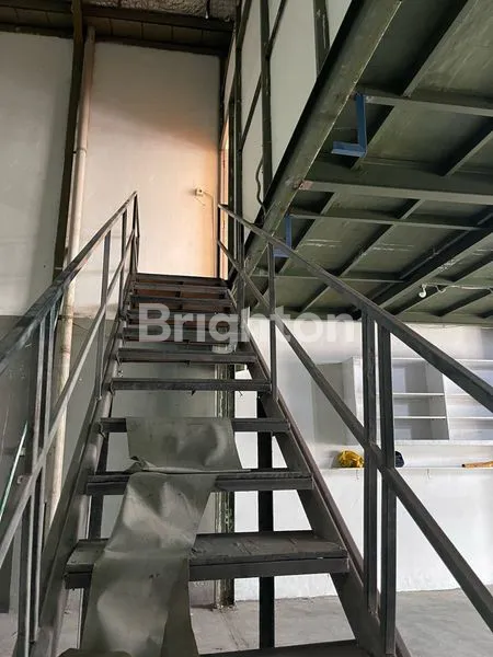 image GUDANG 2 LANTAI SIAP HUNI ADA OFFICE DI PENGGILINGAN JAKARTA TIMUR (4)