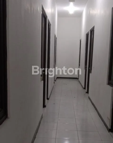 image DI JUAL RUMAH KOS. 31 KAMAR  LENGKAP DENGAN AREA PARKIR, TOKO, DAN GUDANG DI SURABAYA PUSAT (3)