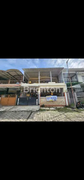 image RUNGKUT ASRI TENGAH ROW 4 MOBIL RMH SECOND 3LT DGN ROOFTOP SIAP NEGO (1)