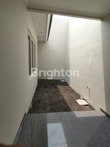 image RUMAH BARU GRESS 2 LANTAI SIAP HUNI LOKASI DEKAT UNIVERSITAS  HANG TUAH,ITS (5)