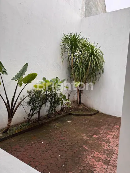 image RUMAH 2 LANTAI SEMI FURNISHED DI ROYAL RESIDENCE (6)