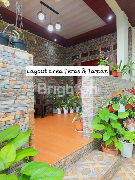 image RUMAH 2.5 LANTAI LOKASI STRATEGIS DI KOMPLEK PERUMAHAN ANGGREK SARI BATAM (4)