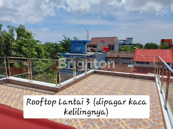 image RUMAH 2.5 LANTAI LOKASI STRATEGIS DI KOMPLEK PERUMAHAN ANGGREK SARI BATAM (7)