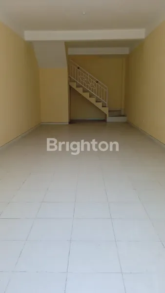 image RUKO SERIUS UNTUK BISNIS SERIUS — DAYA BESAR, RUANG LEGA, LOKASI SIAP JALAN (3)