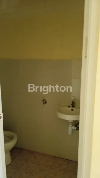 image RUKO SERIUS UNTUK BISNIS SERIUS — DAYA BESAR, RUANG LEGA, LOKASI SIAP JALAN (4)