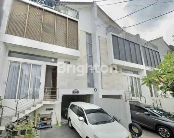 image RUMAH SEMI VILLA DI LAKSMANA RENON (1)
