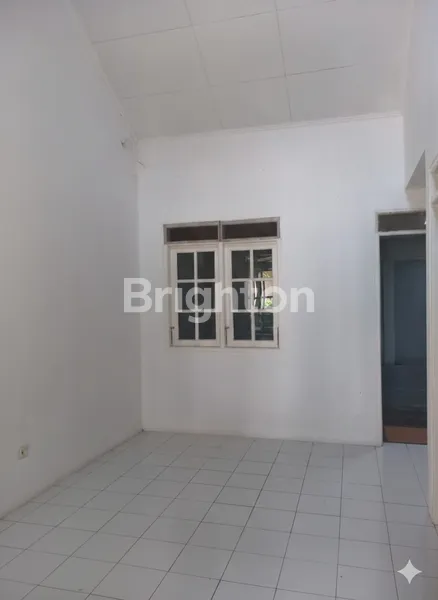 image RUMAH GAYA KLASIK MODERN DI SENTUL (2)