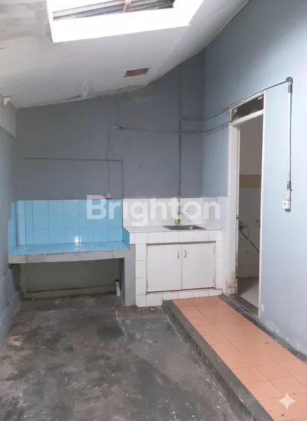 image RUMAH GAYA KLASIK MODERN DI SENTUL (4)