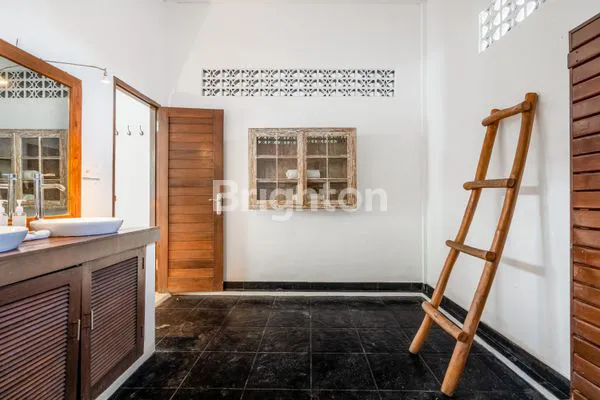 image VILLA MEWAH FURNISHED DI SEMINYAK, LT 400M² (6)