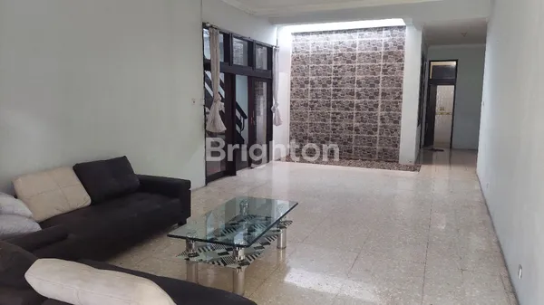 JUAL/SEWA RUMAH STRATEGIS 2 LANTAI DI MAINROAD PATUHA DEKAT PENDIDIKAN TERNAMA