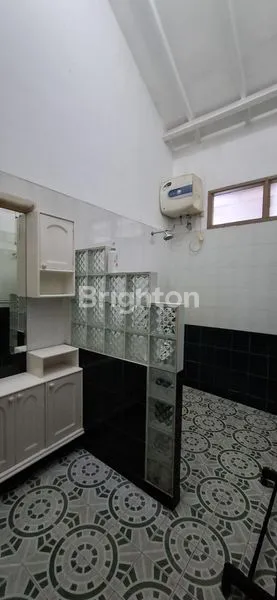 image RUMAH BESAR TANAH LUAS LOKASI STRATEGIS (6)