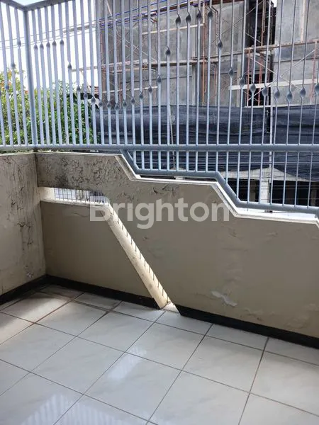 image RUMAH BESAR 3 LANTAI DI BUNGA-BUNGA DEKAT UB SUHAT MALANG (6)