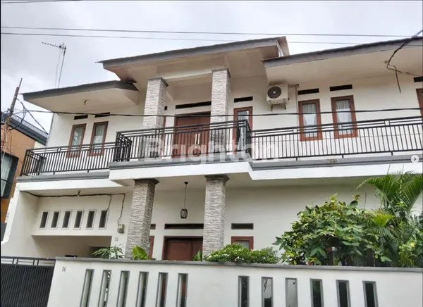 image RUMAH MEWAH 2 LANTAI (1)