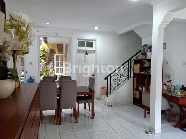 image RUMAH 2 LANTAI LT 136 DI KOTA WISATA (3)